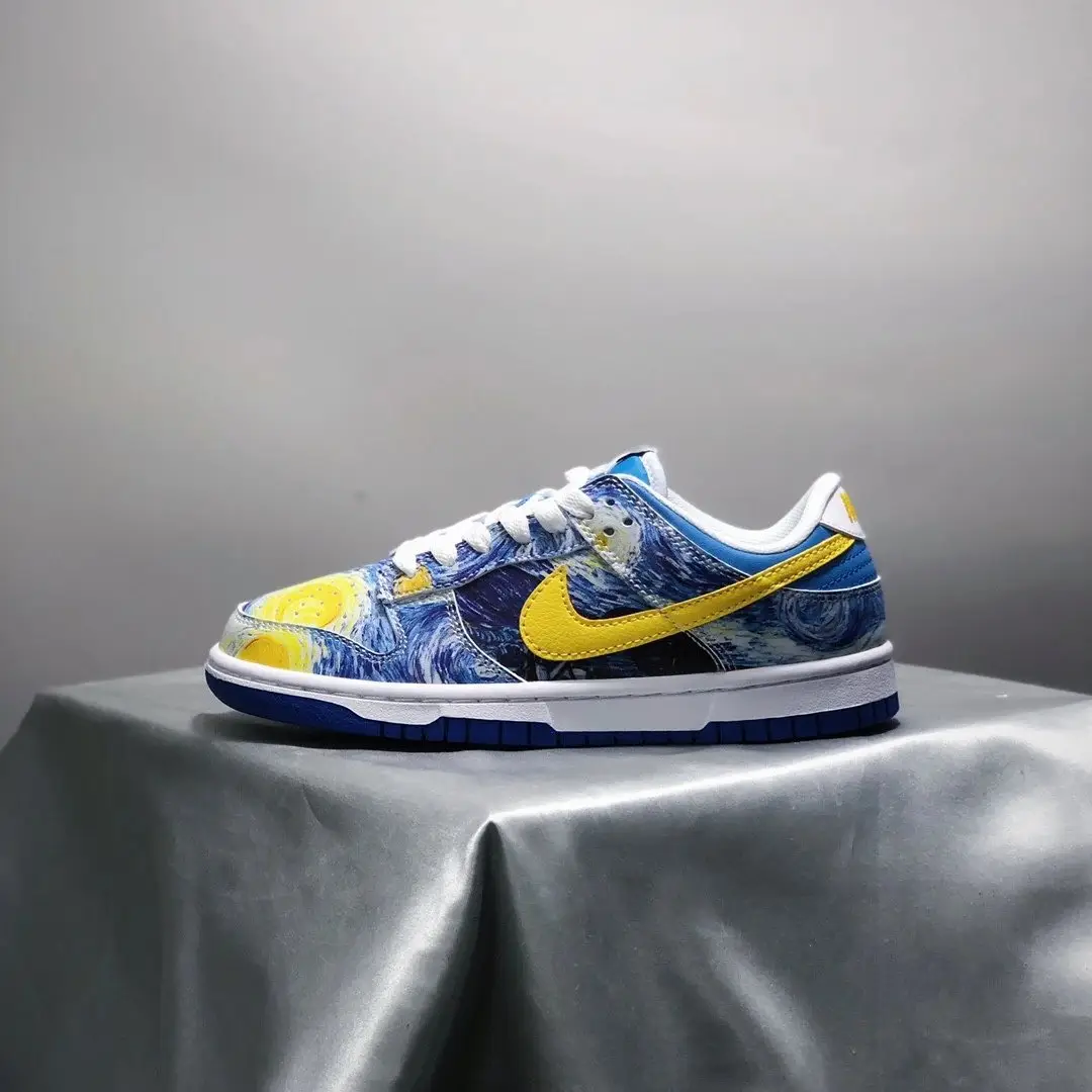 Nike Dunk Low Sneakers