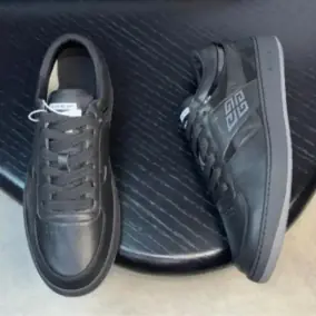 Givenchy B22 Sneakers