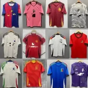 Football T-shirt    (40 CP)