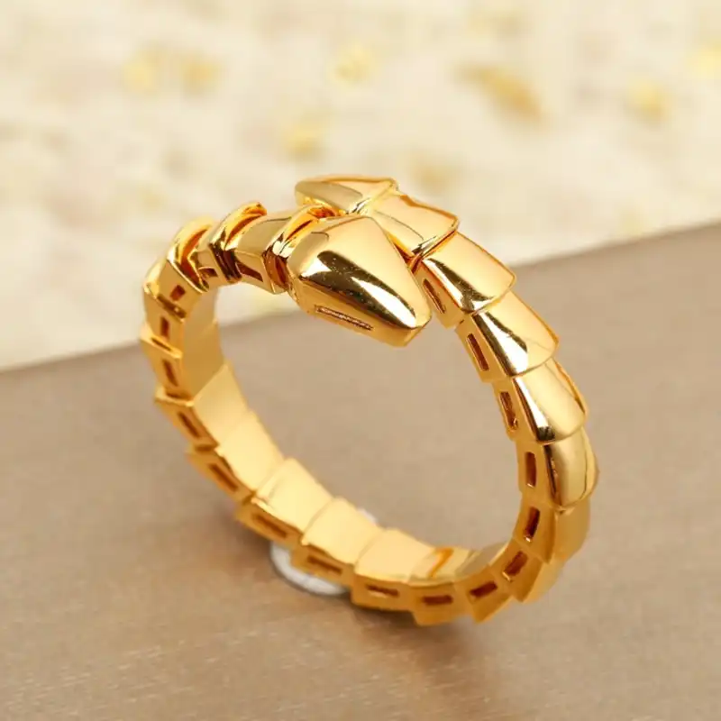 925 sterling silver serpent ring detail view