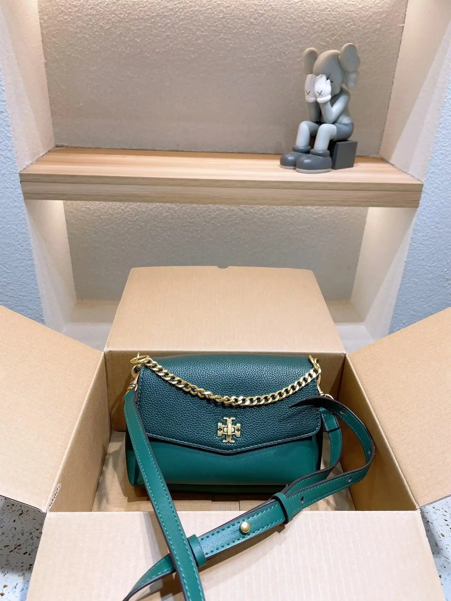 Handbag product image 5