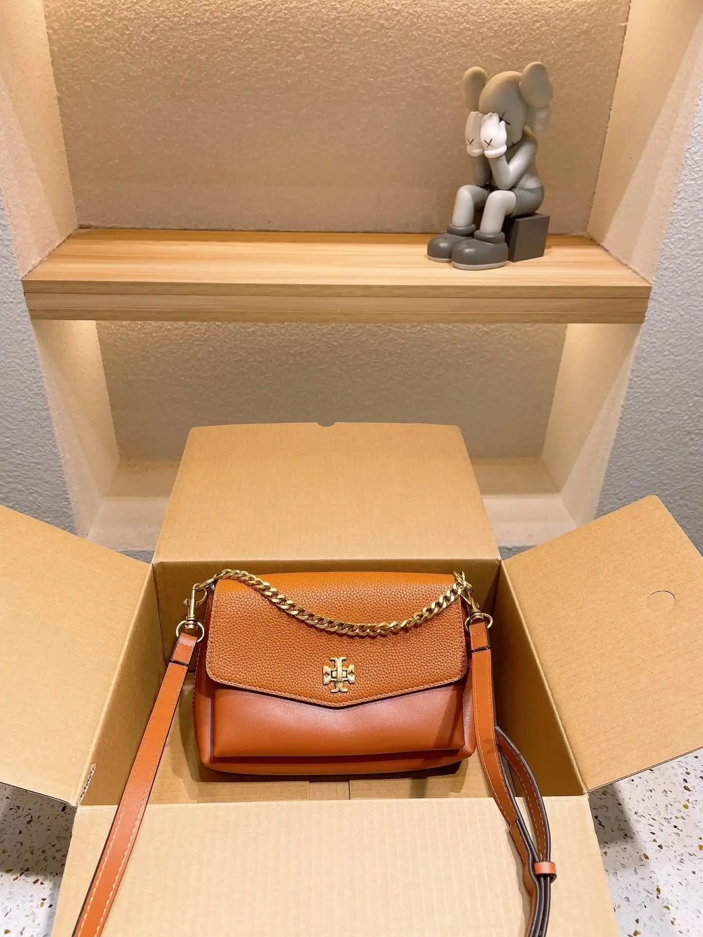 Handbag product image 6