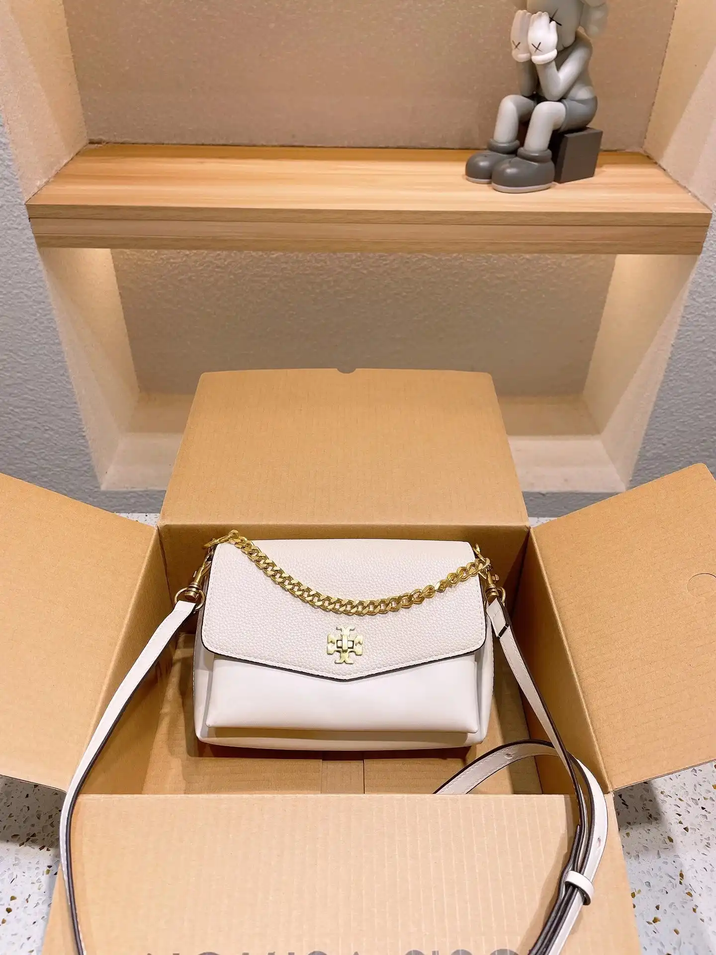Handbag product image 9
