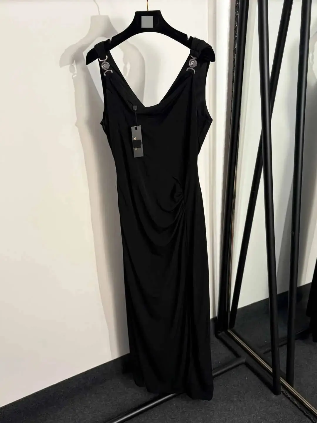 Design dress product photo 2