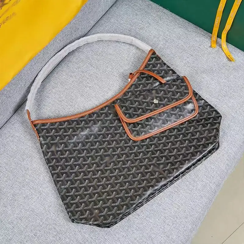 Hobo bag product photo 14