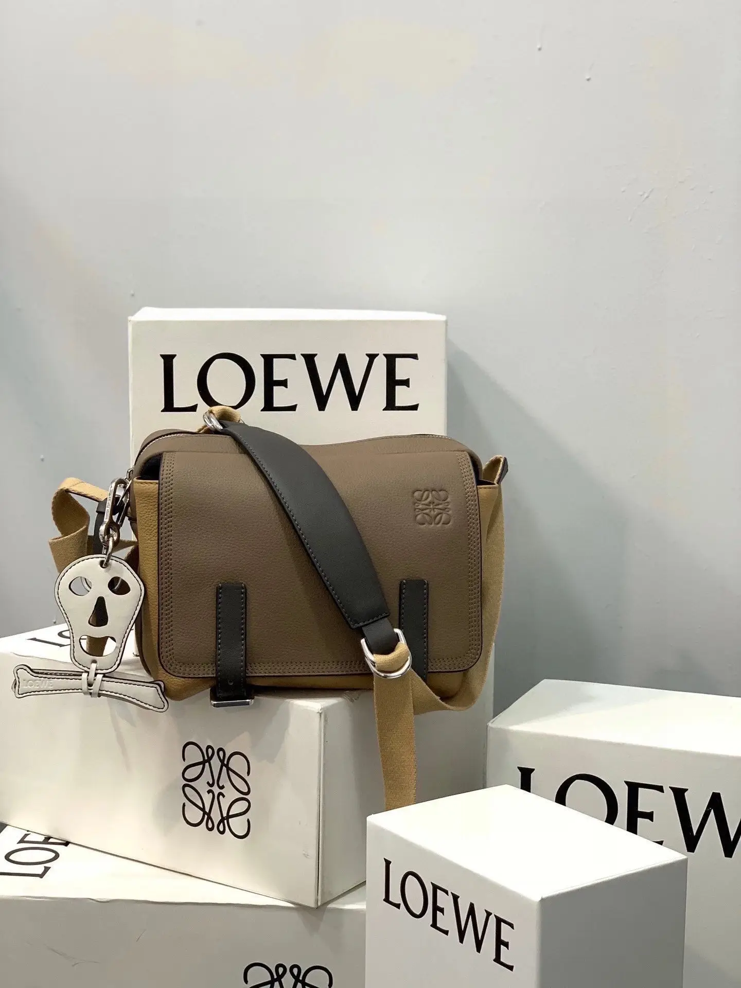 Crossbody bag product view 11
