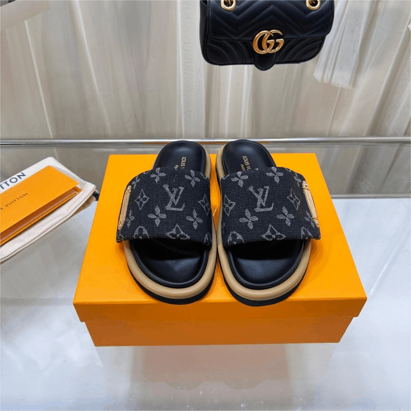 Louis Vuitton Slippers