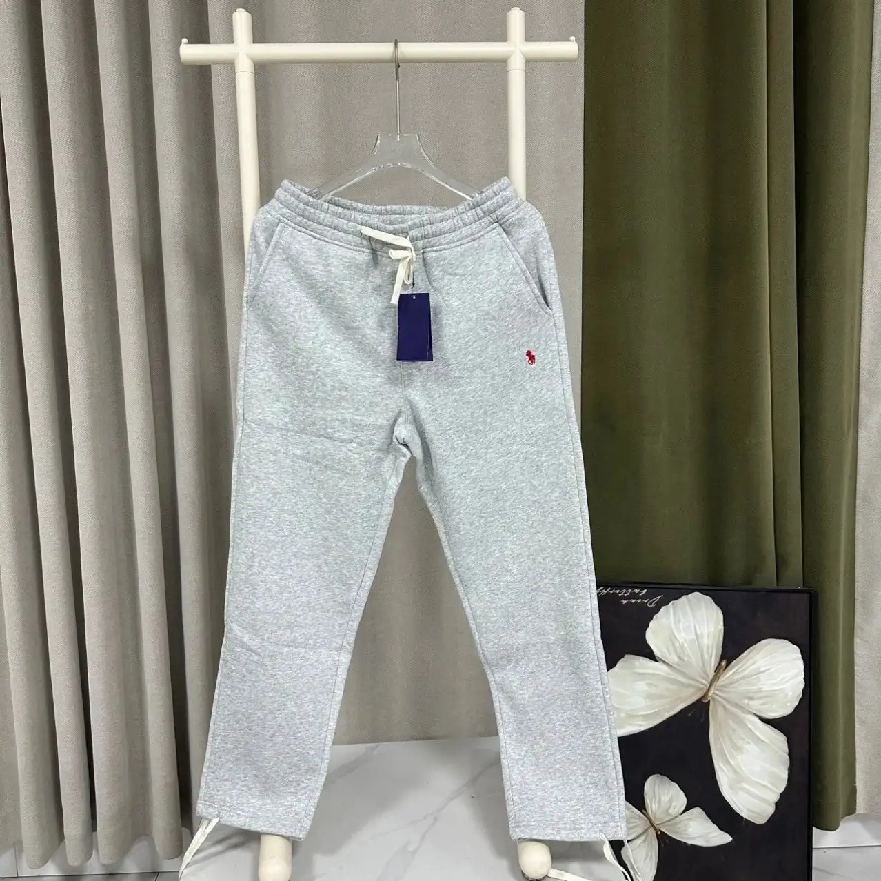 Men's sweatpants full look