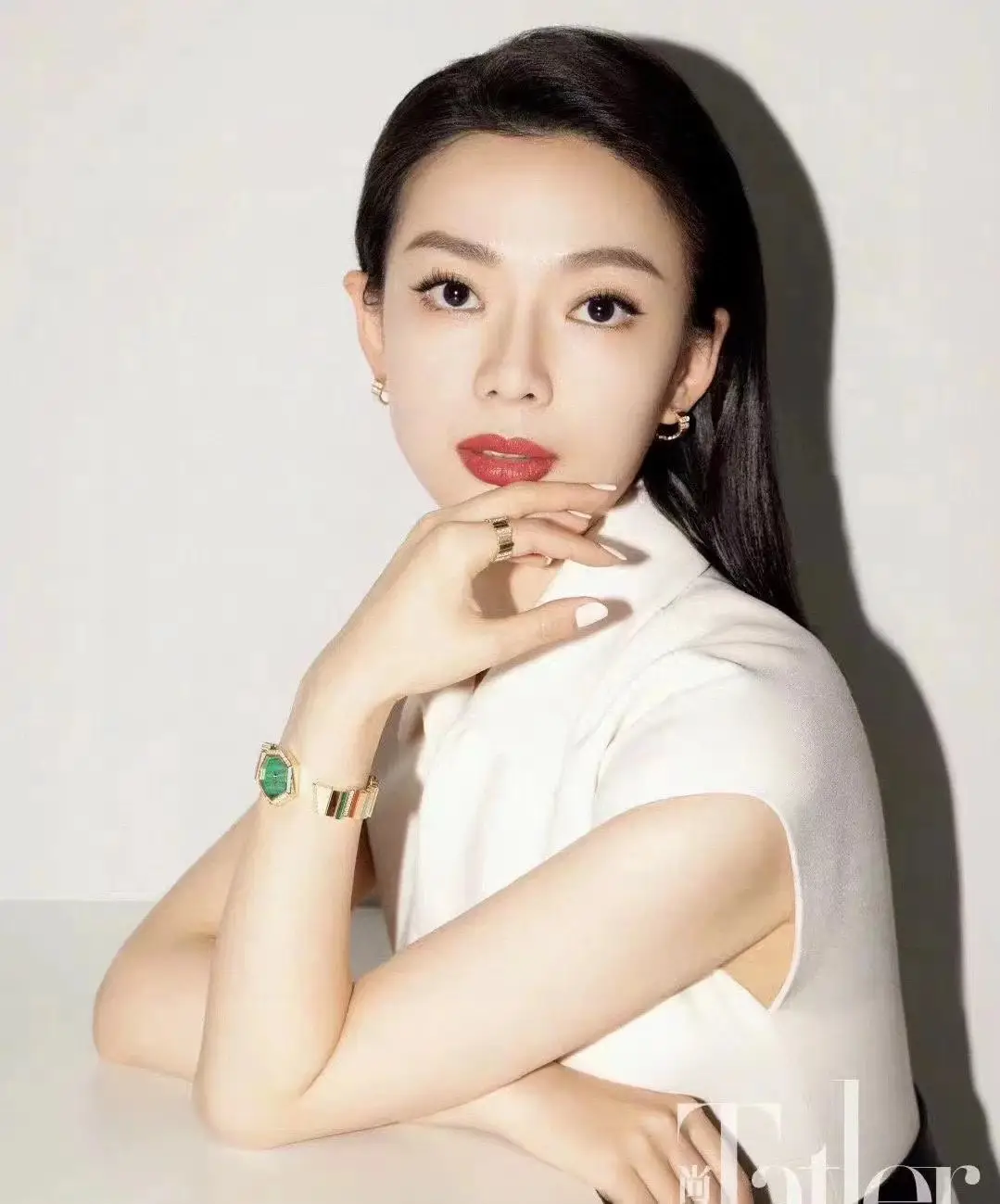 Dior women’s quartz watch image 2