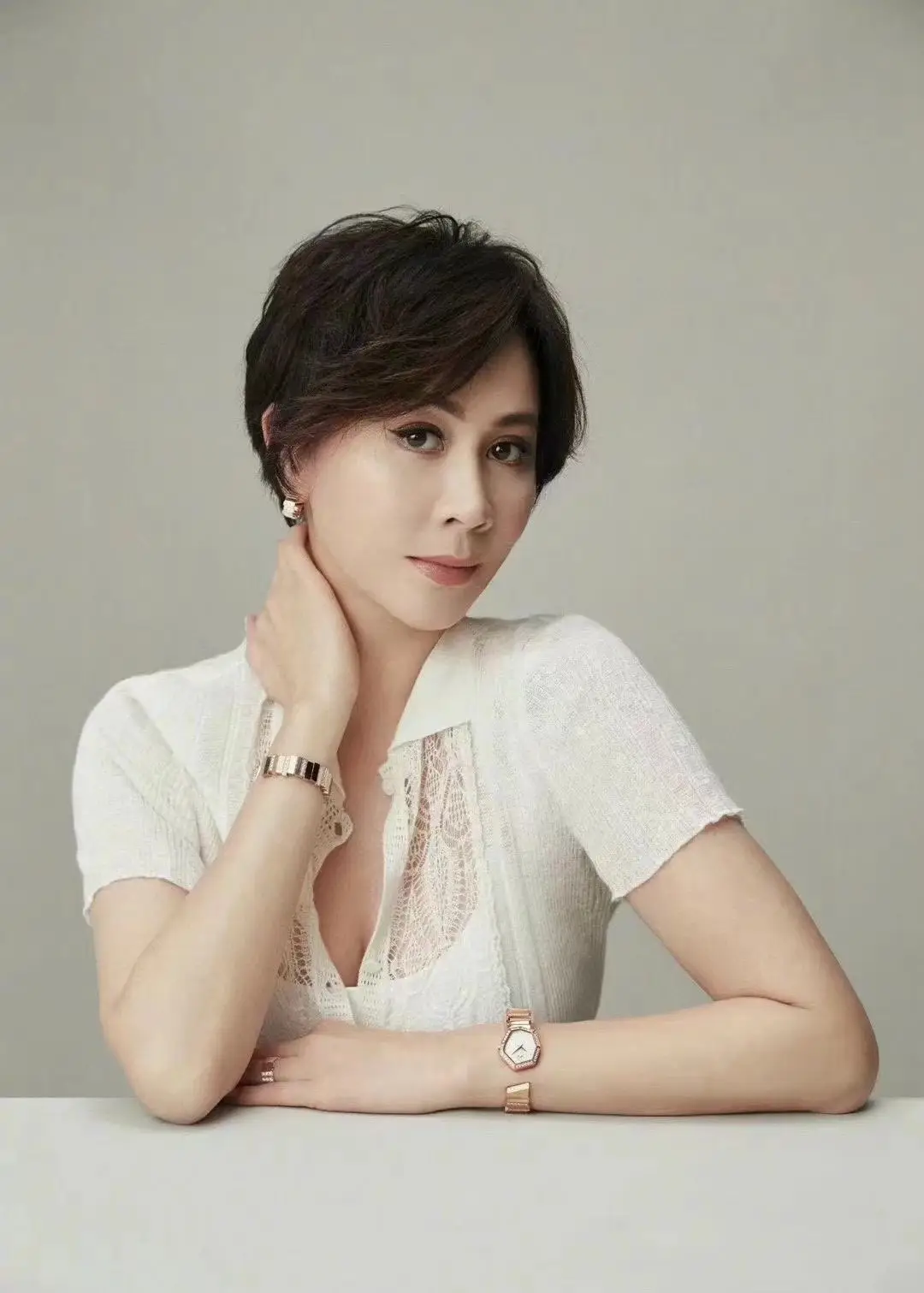 Dior women’s quartz watch image 5