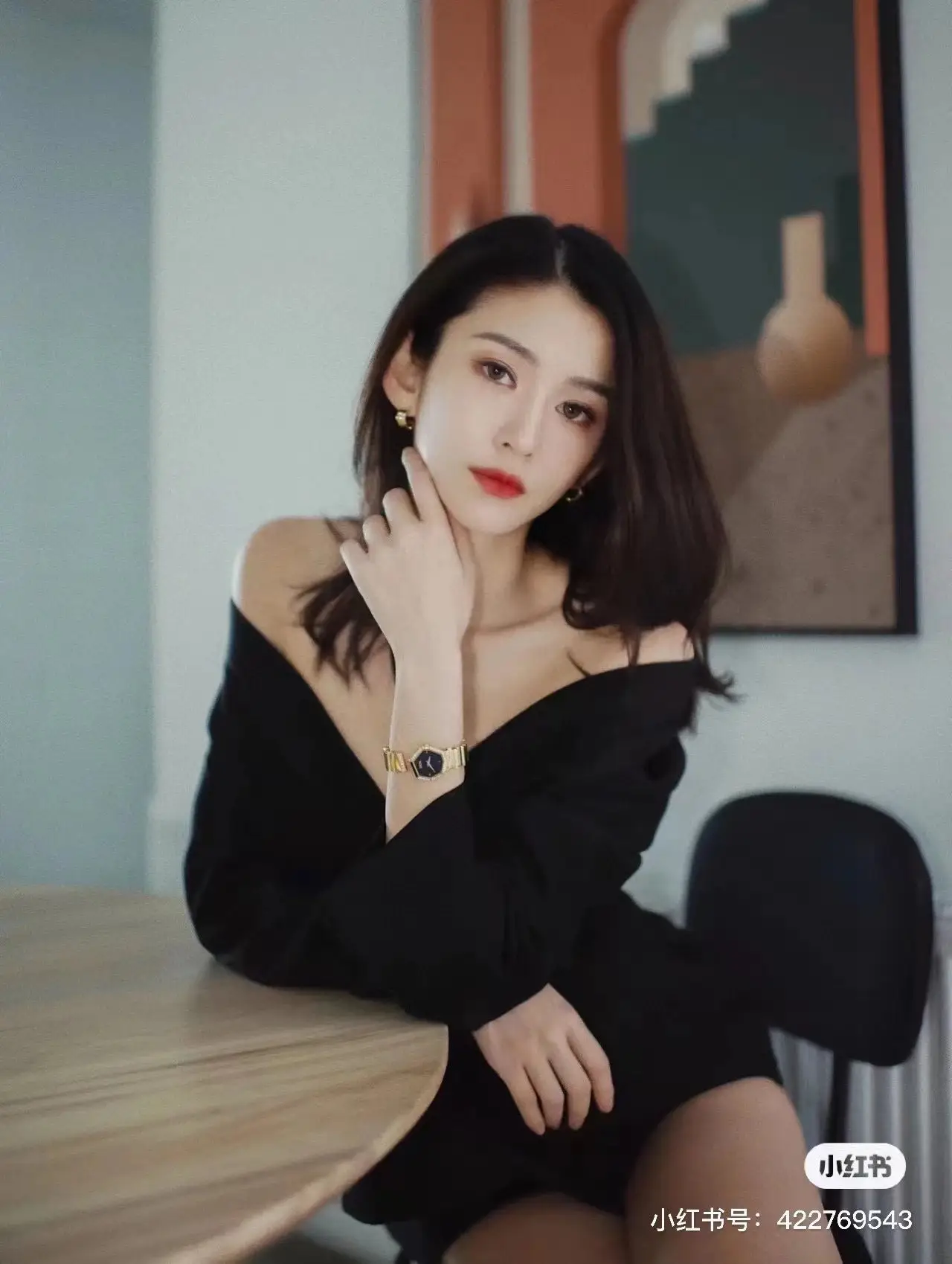 Dior women’s quartz watch image 16