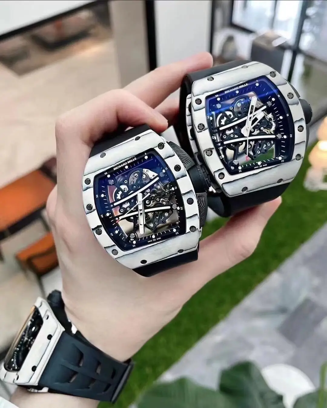 Carbon fiber mechanical watch view 4