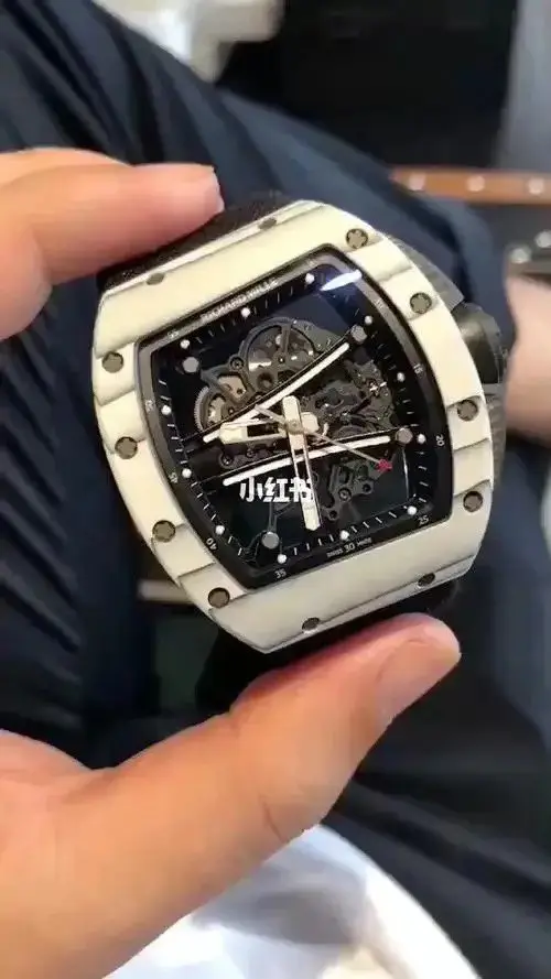 Carbon fiber mechanical watch view 8