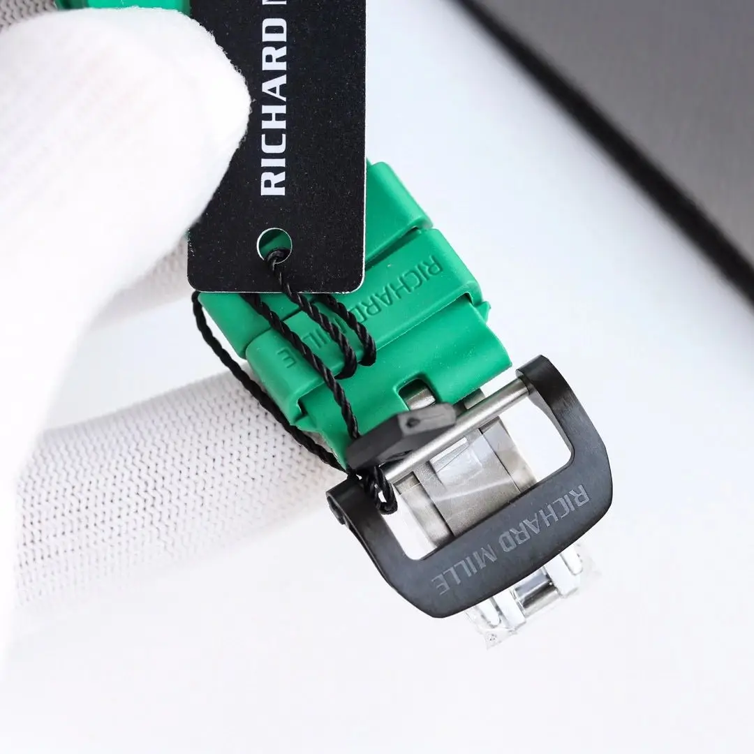 Carbon fiber mechanical watch view 17
